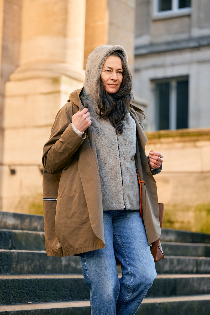 GILET REVERSIBLE disponible en coton déperlant craie et fausse fourrure