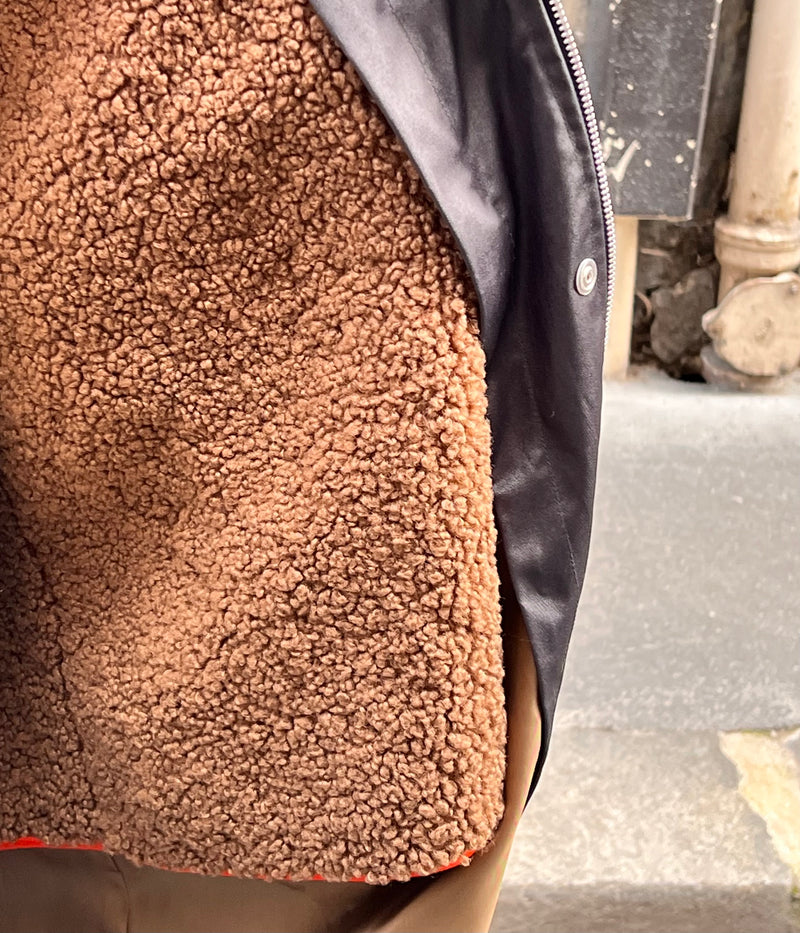 PARKA LOLA en coton enduit déperlant coloris blueblack avec doublure amovible en fausse fourrure bouclette