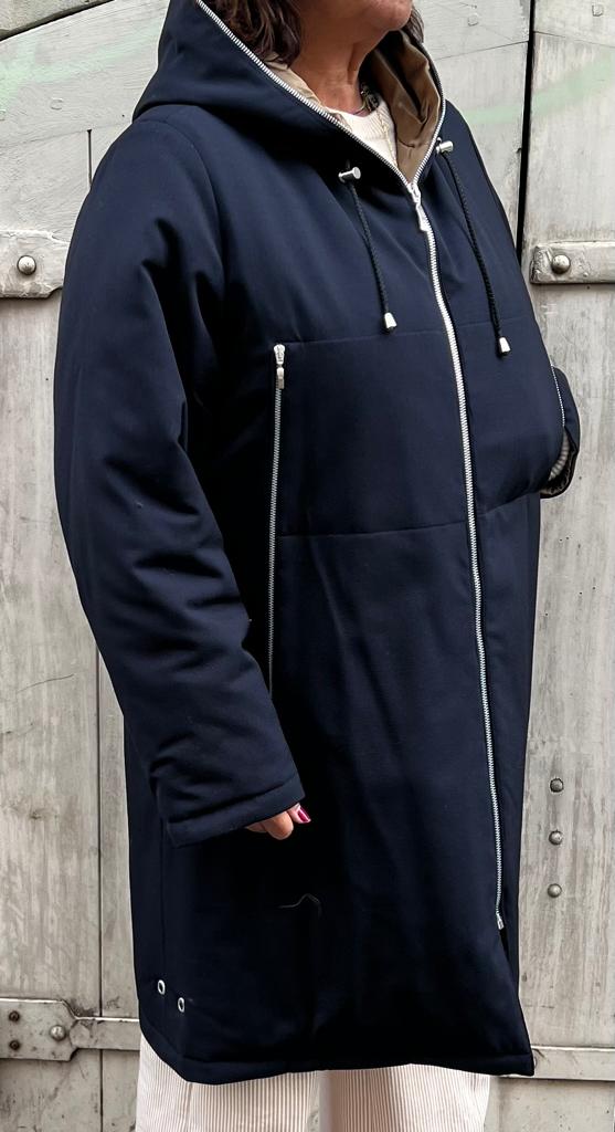 PARKA BARBARA OUATINEE en gabardine de laine stretch déperlante, disponible en coloris blueblack