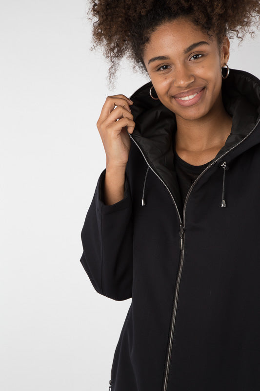 PARKA BARBARA OUATINEE en gabardine de laine stretch déperlante, disponible en coloris blueblack