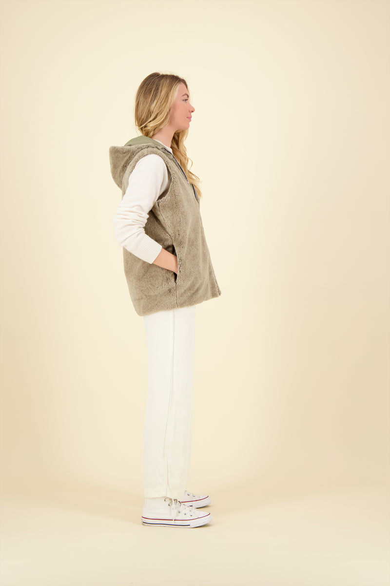 GILET REVERSIBLE EN COTON DÉPERLANT ET FAUSSE FOURRURE COLORIS BEIGE