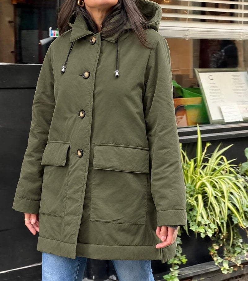 PARKA INAYA en coton déperlant coloris kaki avec doublure en fausse fourrure