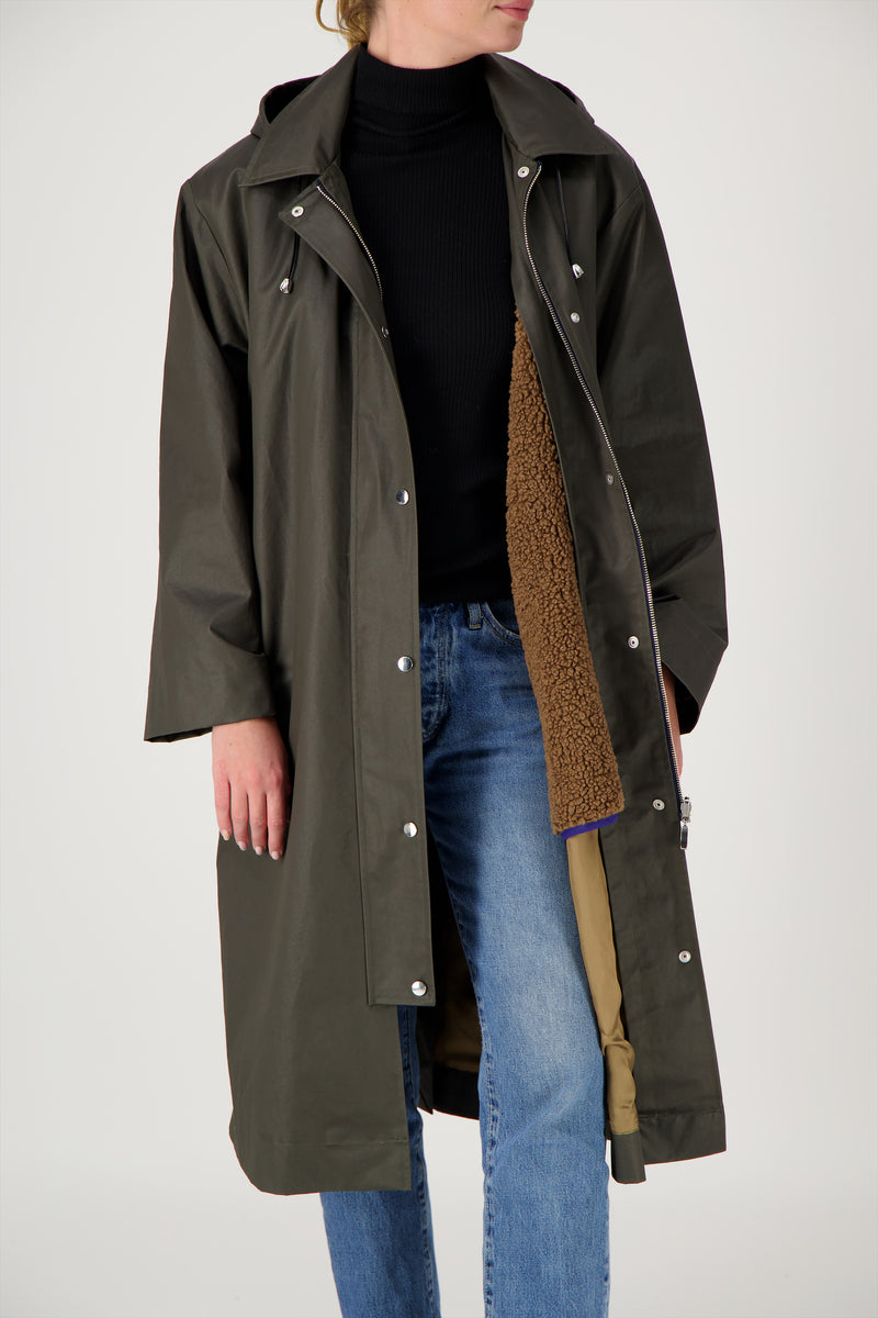 PARKA LOLA en coton enduit déperlant coloris olive avec doublure amovible en fausse fourrure bouclette