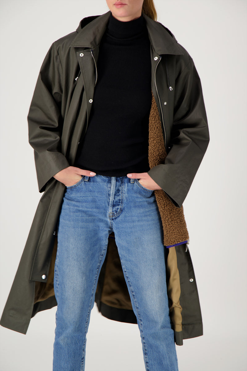 PARKA LOLA en coton enduit déperlant coloris olive avec doublure amovible en fausse fourrure bouclette