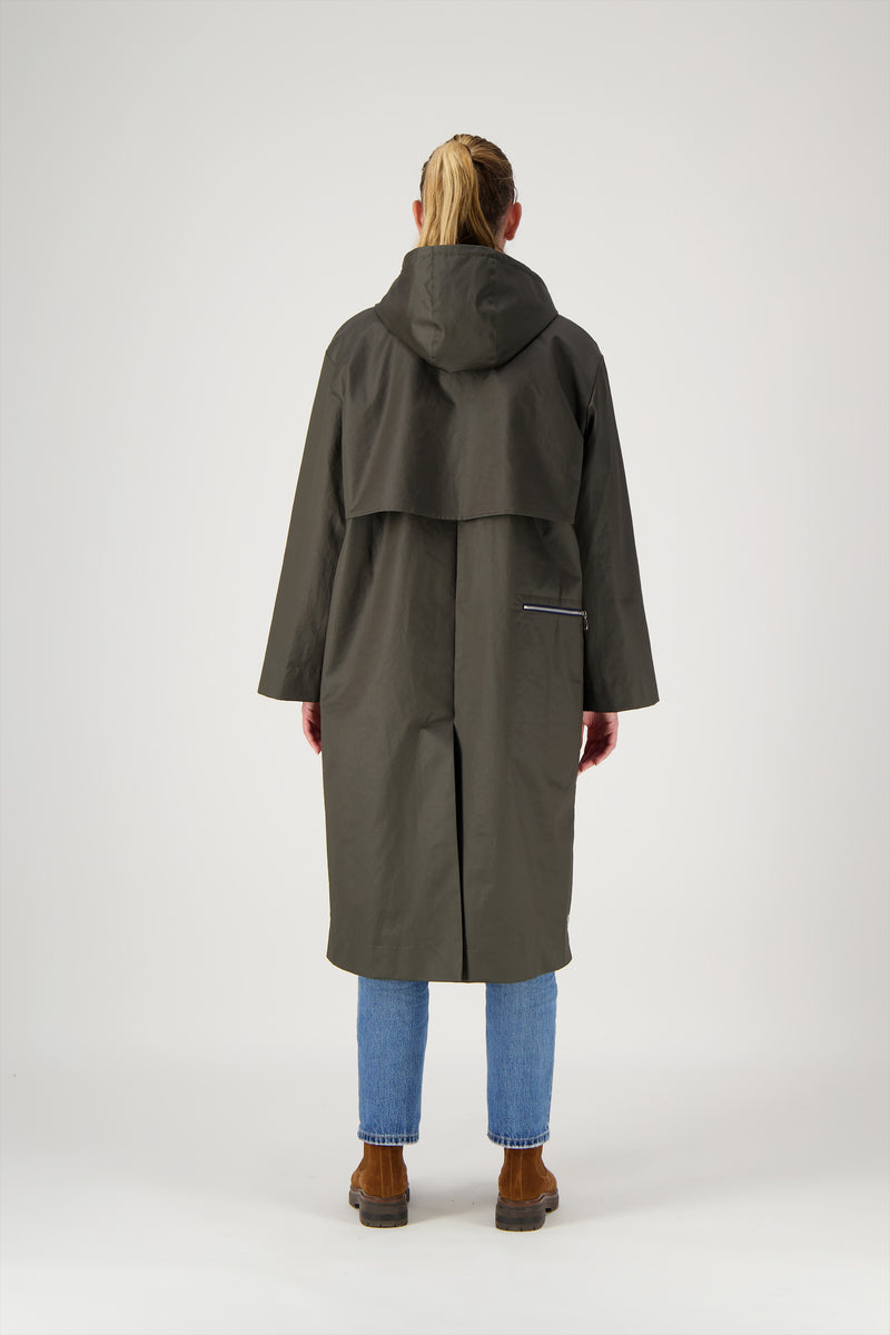 PARKA LOLA en coton enduit déperlant coloris olive avec doublure amovible en fausse fourrure bouclette