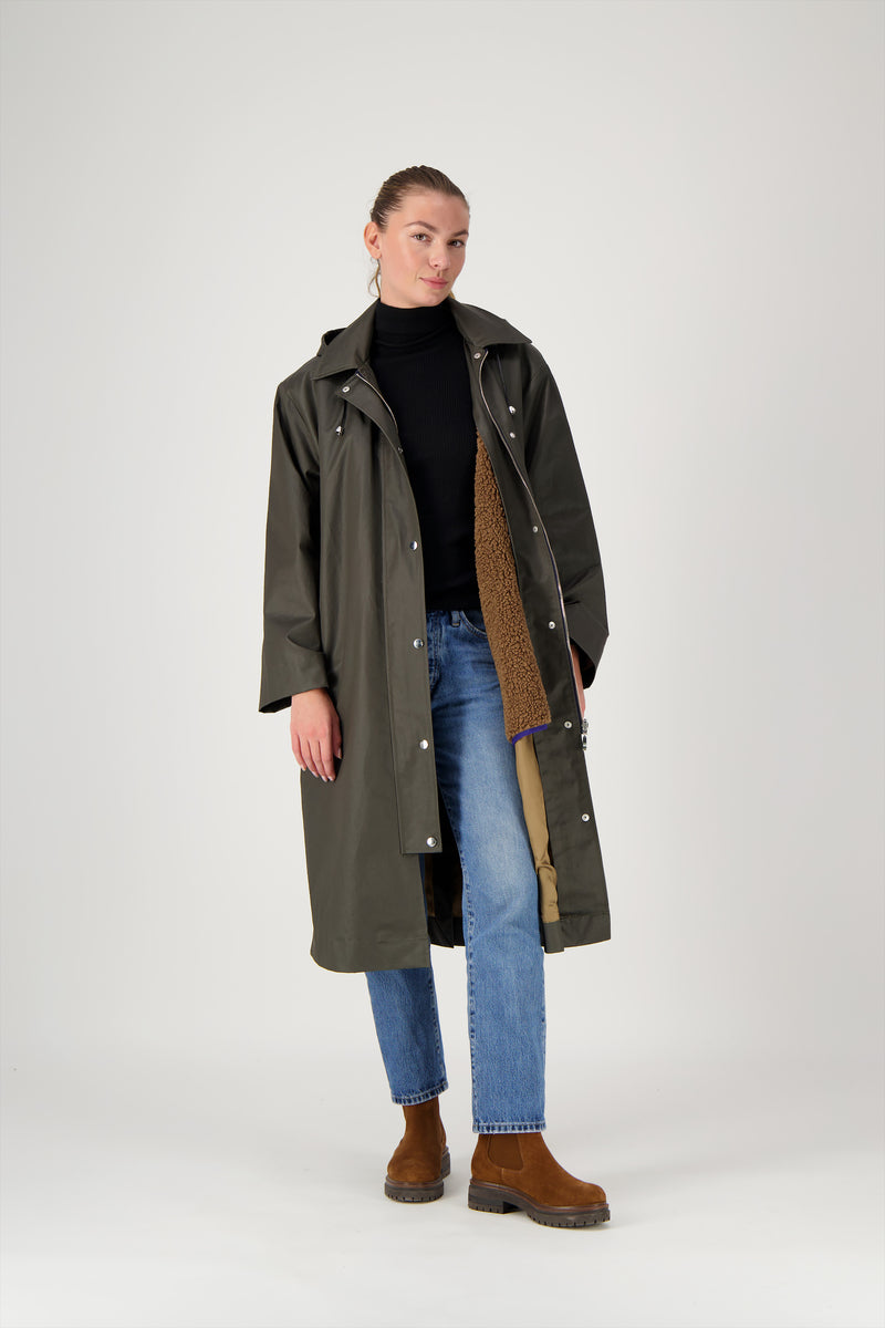 PARKA LOLA en coton enduit déperlant coloris olive avec doublure amovible en fausse fourrure bouclette