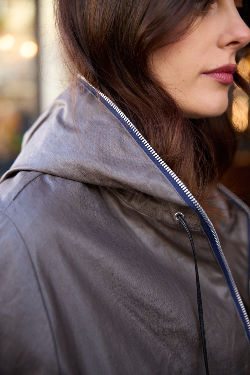 PARKA DÉPERLANTE MINA EN LIN ENDUIT ET COTON KAKI