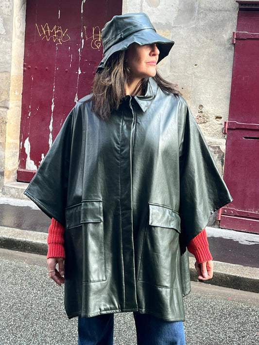 CAPE ALIZE in waterproof vegan leather, aubergine color