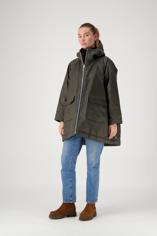 PARKA SOFIA COW en coton enduit déperlant disponible en coloris olive, blueblack, craie