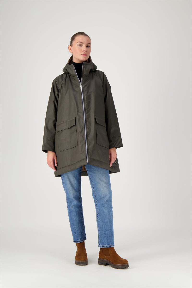 PARKA SOFIA en coton enduit déperlant coloris olive avec doublure en fausse fourrure bouclette