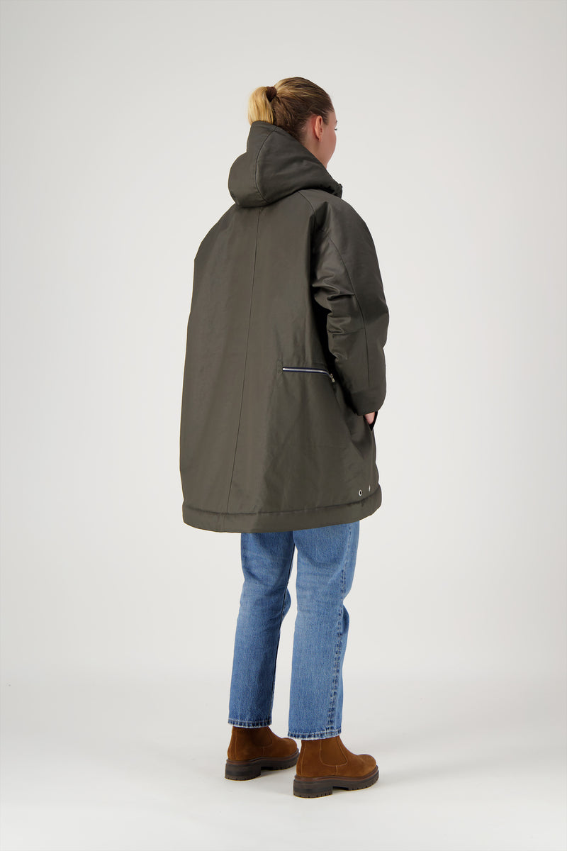 PARKA SOFIA en coton enduit déperlant coloris olive avec doublure en fausse fourrure bouclette