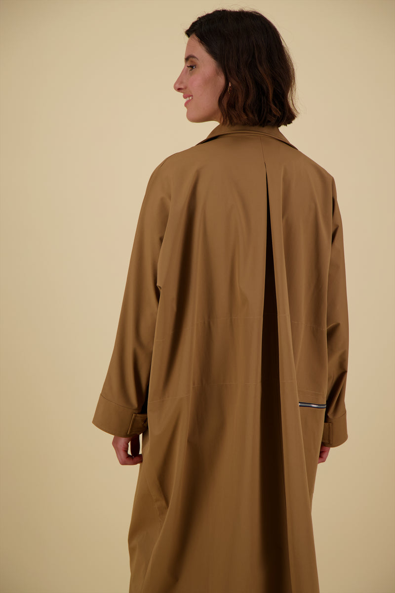 TRENCH VICTORIA EN POLYAMIDE DÉPERLANTE CARAMEL
