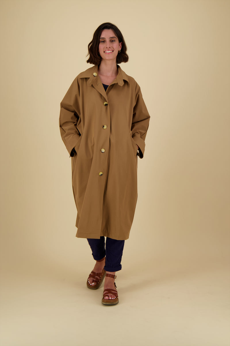 TRENCH VICTORIA EN POLYAMIDE DÉPERLANTE CARAMEL