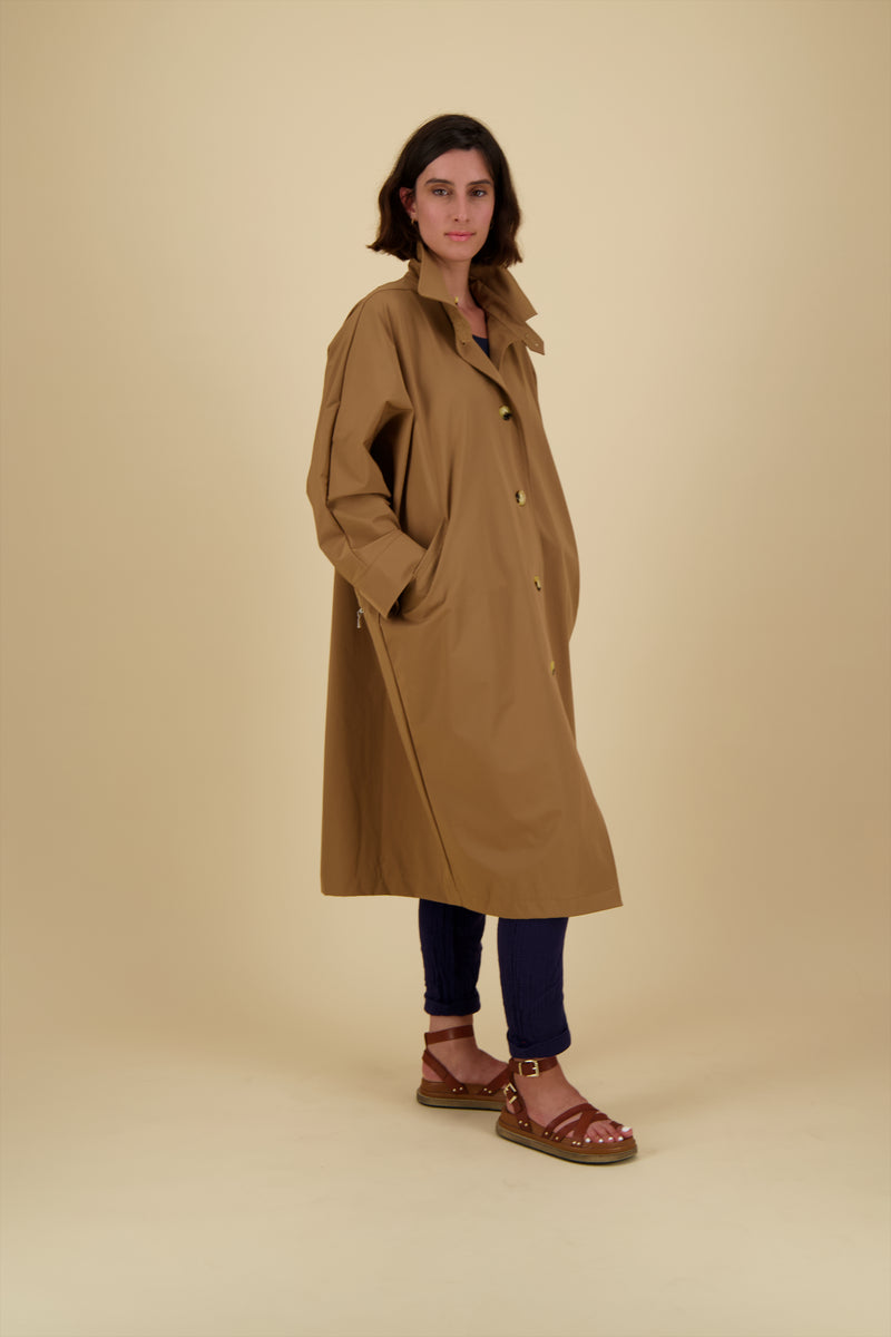 TRENCH VICTORIA EN POLYAMIDE DÉPERLANTE CARAMEL