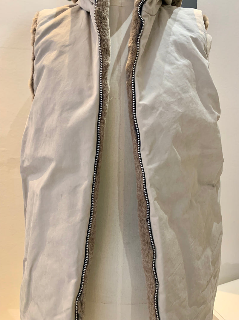 GILET REVERSIBLE disponible en coton déperlant craie et fausse fourrure
