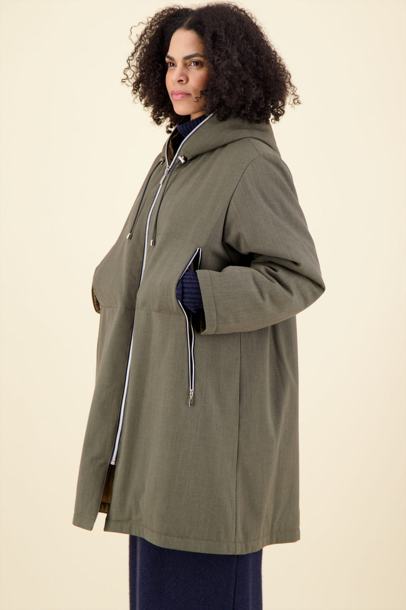 PARKA BARBARA OUATINEE en gabardine de laine stretch déperlante, disponible en coloris blueblack
