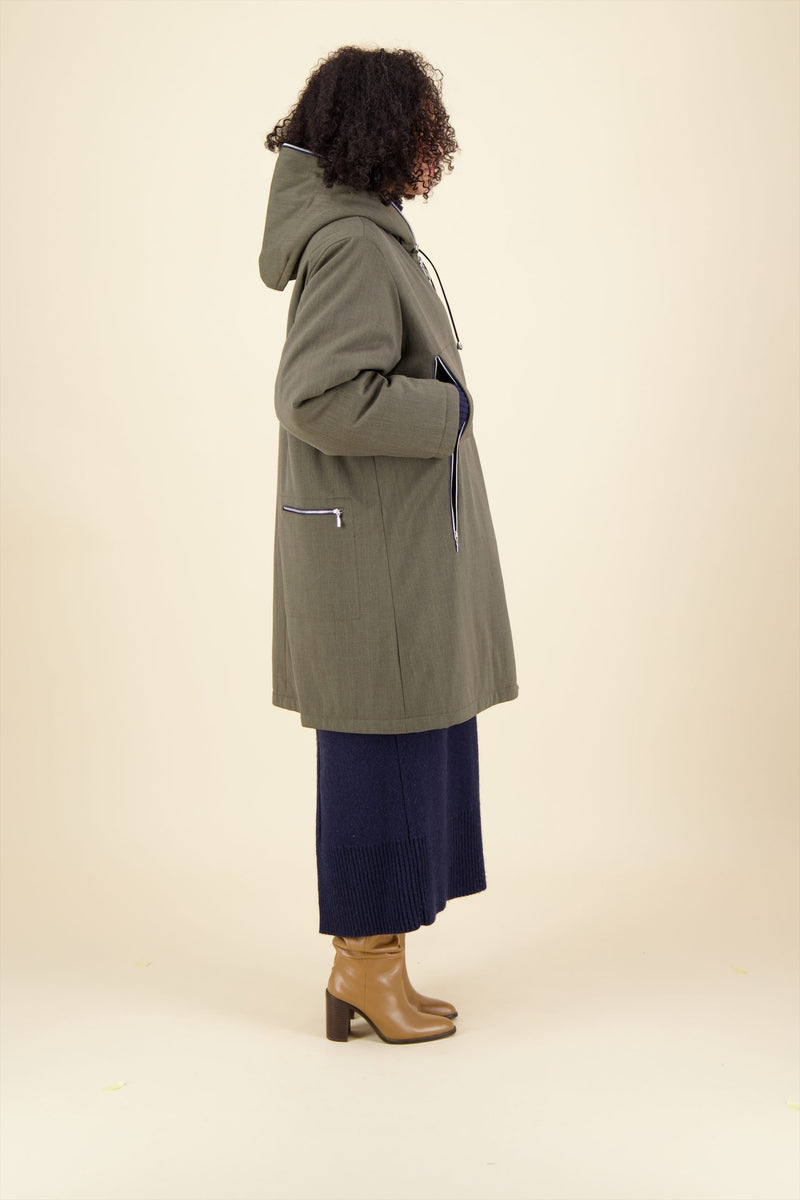 PARKA BARBARA OUATINEE en gabardine de laine stretch déperlante, disponible en coloris blueblack