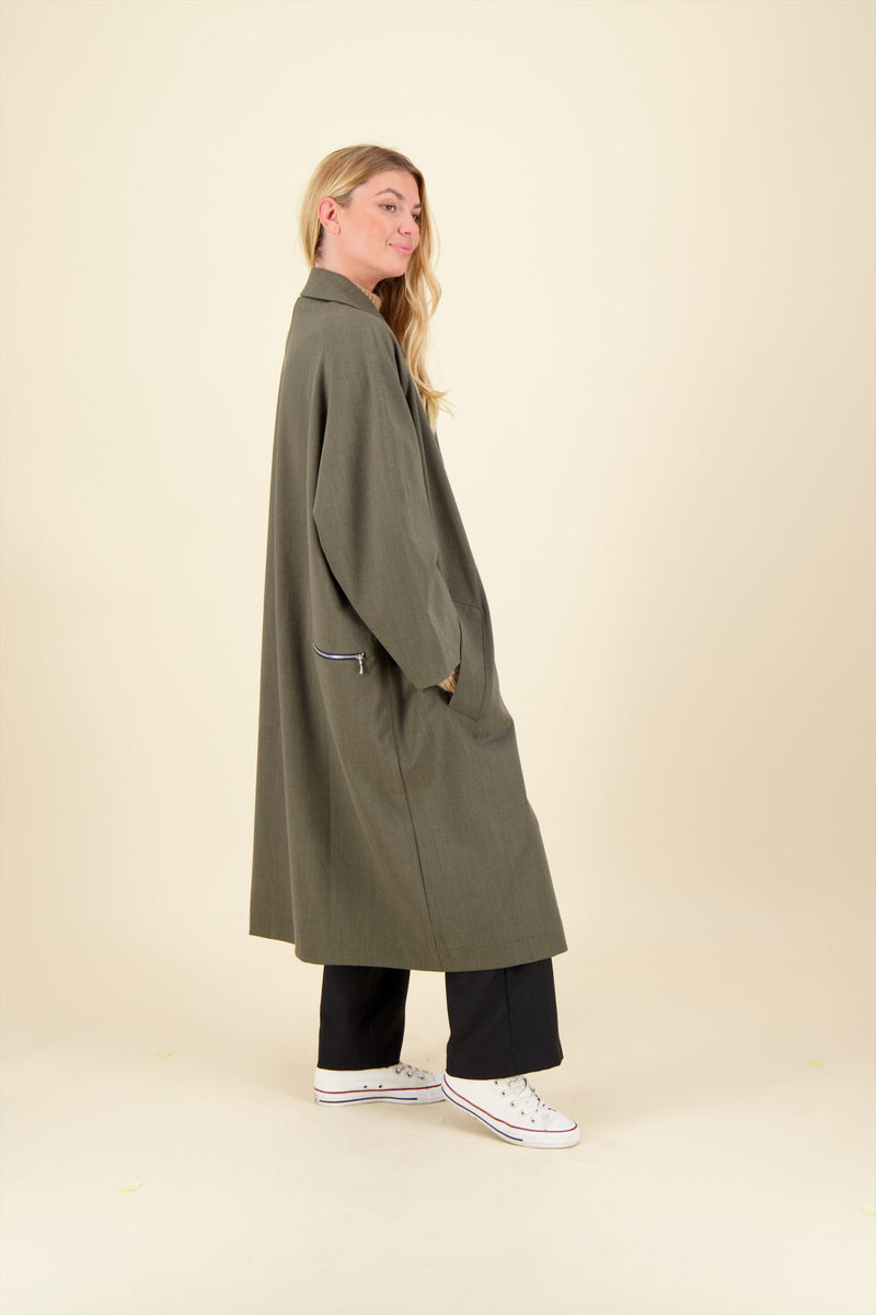MANTEAU CAMILLE en gabardine de laine déperlante, disponible en coloris bronze, blueblack